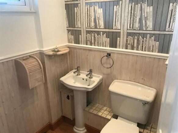 Cloakroom/wc