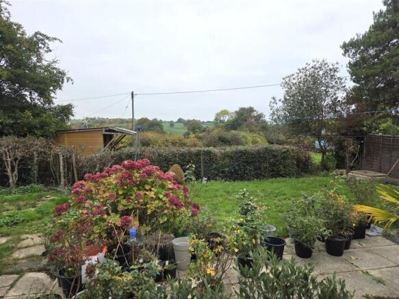 Lounge Diner Outlook