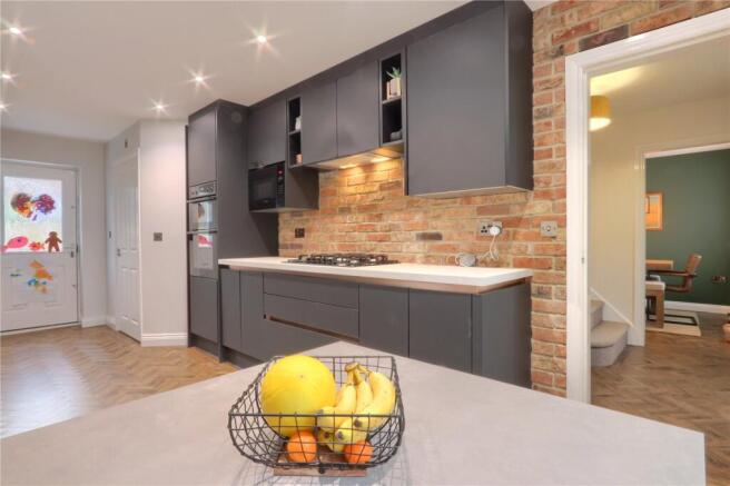 5 bed Detached for sale Image 7