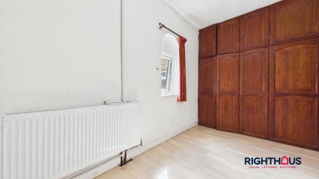 2 bed Terraced to rent Image 6