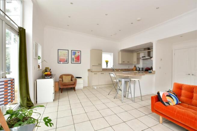 Kitchen/ Living Area