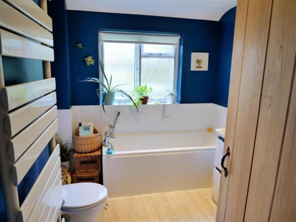 FOUR PIECE BATHROOM