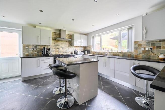 14 Old Oak Drive, Silverstone (29).jpg