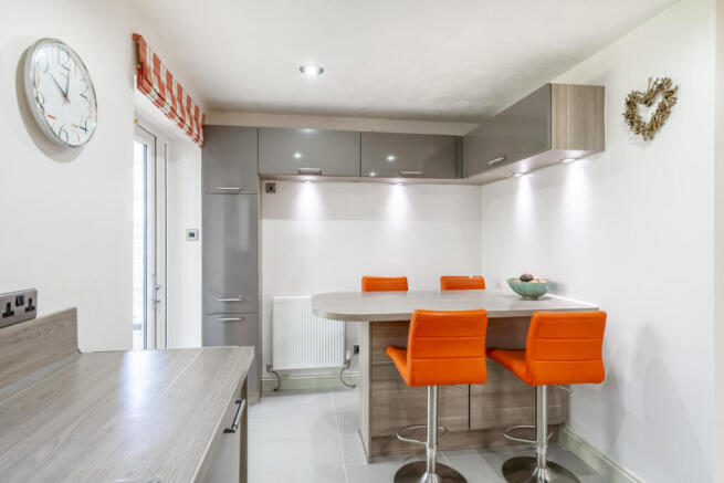 4 bed Detached for sale Image 4