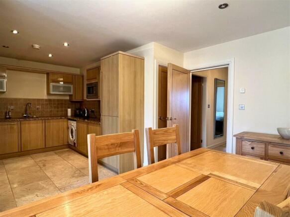 2 bed Apartment for sale Image 6