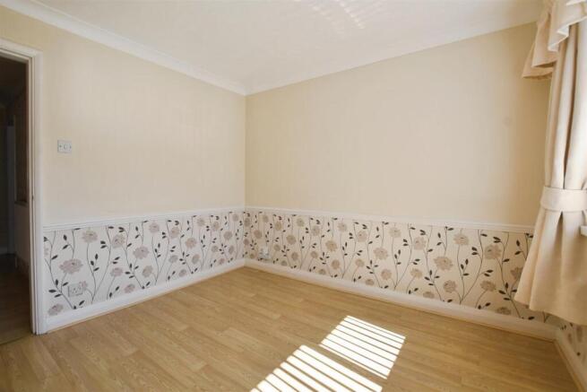 4 bed Semi-Detached Bungalow for sale Image 10