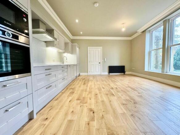 2 bed Apartment to rent Image 4