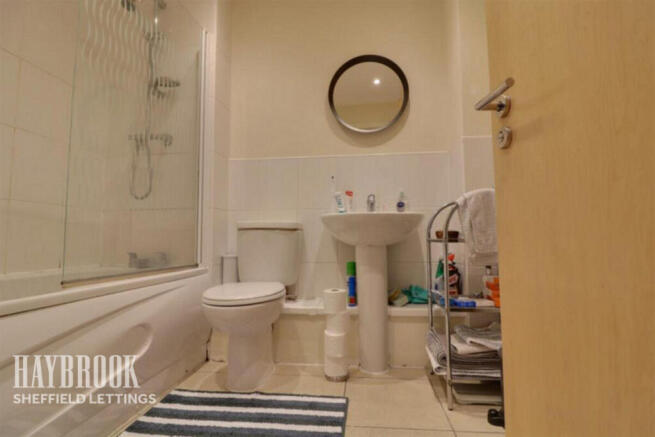 2 bed Apartment to rent Image 10