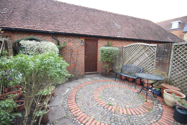 court yard rear g...