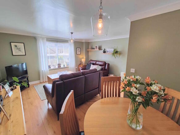 3 bed Town House for sale Image 7