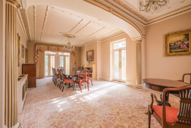 5 bed Detached for sale Image 10