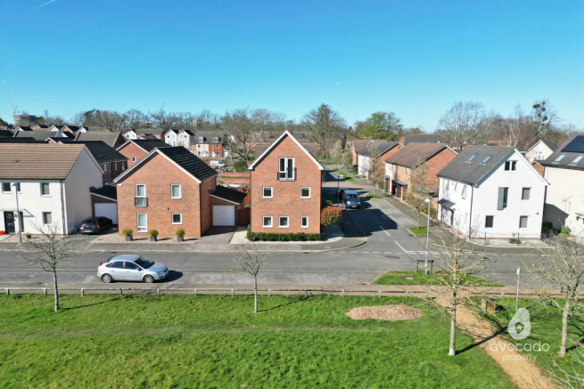 5-bed detached on Hastings View, Bracknell, RG12, £640,000