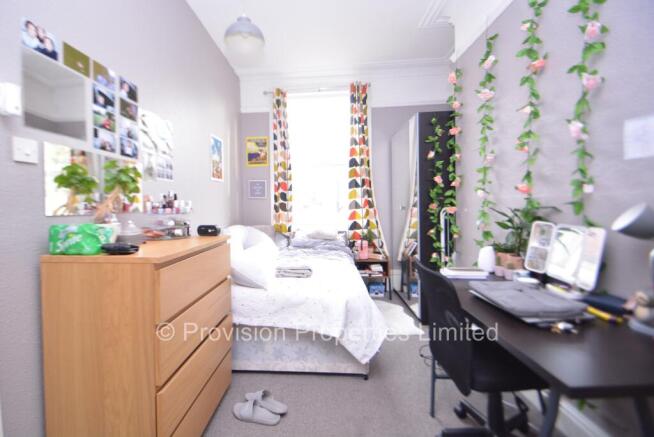 6 bed Terraced to rent Image 4