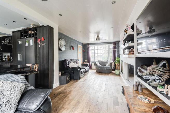 5 bed Semi-Detached for sale Image 5