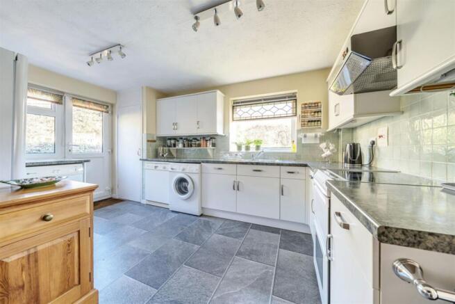 Kitchen/ Dining Room