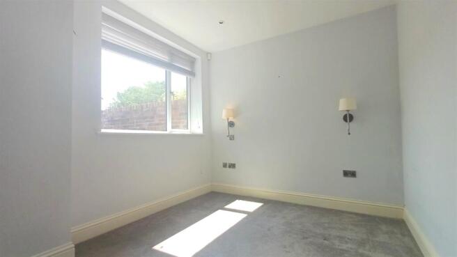 2 bed Flat to rent Image 11