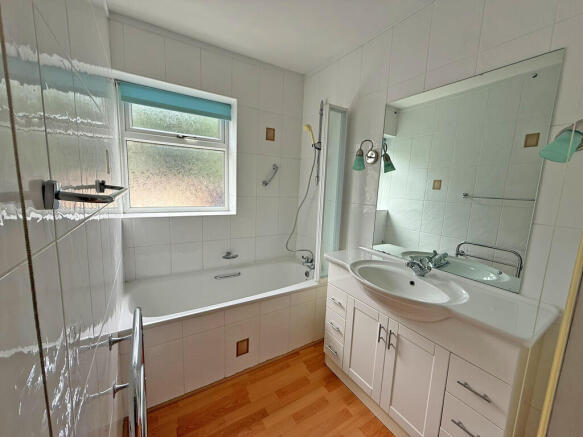 2 bed Apartment for sale Image 8