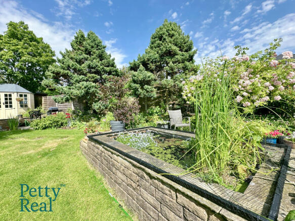 4 bed Semi-Detached for sale Image 11