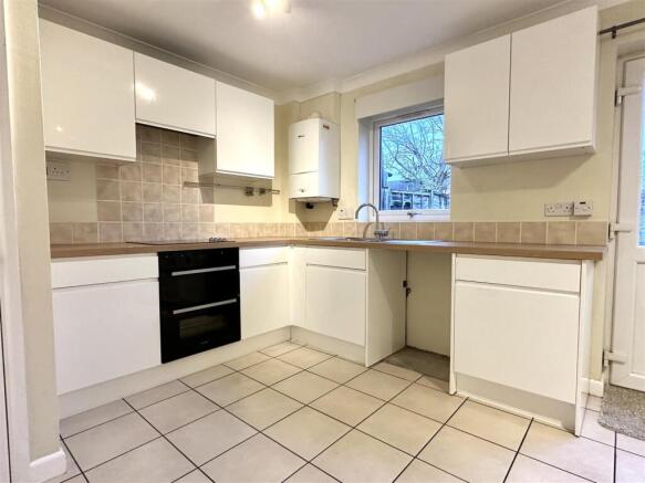 Vallet Avenue, Alcester photo 4