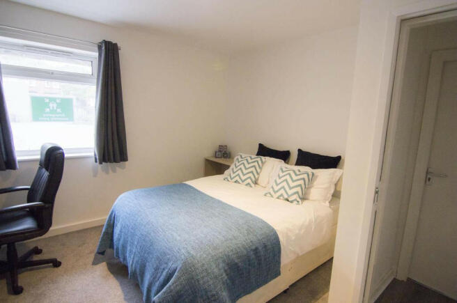 5 bed Flat to rent Image 4