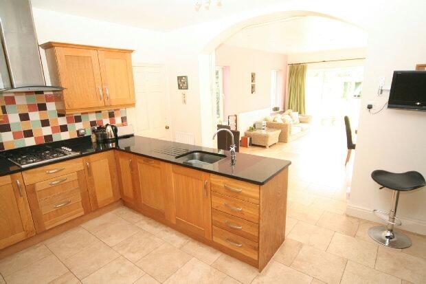 Kitchen Photo 2