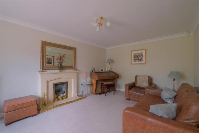 4 bed Detached for sale Image 4