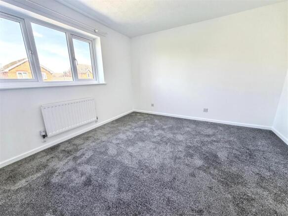 The Oval, Oldbrook, Milton Keynes photo 4