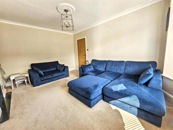 3 bed Semi-Detached for sale Image 5