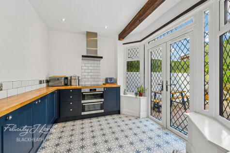 Ankerdine Crescent, Shooters Hill