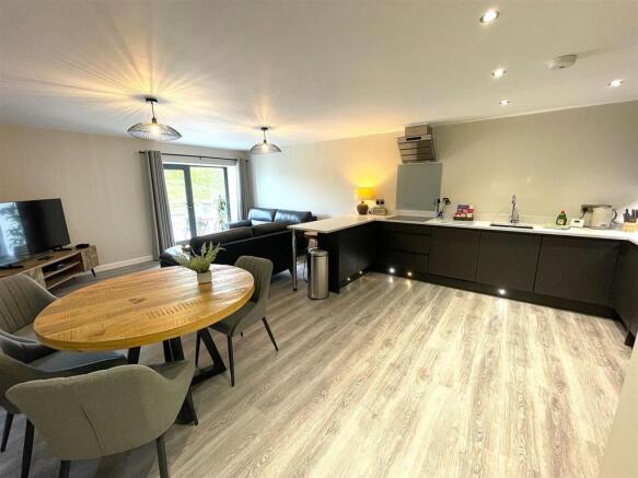 2 bed Apartment for sale Image 10