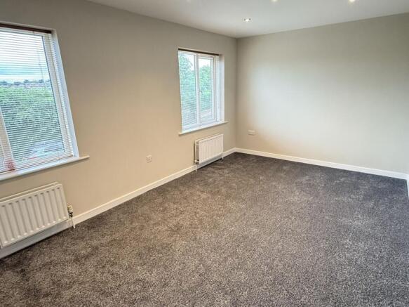 3 bed Town House to rent Image 9