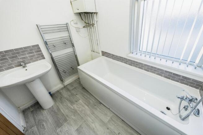 2 bed House to rent Image 5