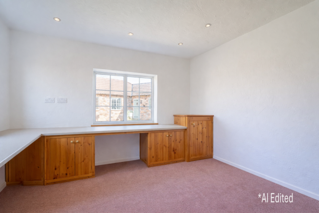 4 bed Detached for sale Image 9