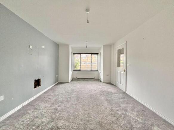 4 bed Detached for sale Image 3