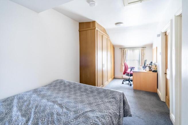 4 bed Terraced for sale Image 9