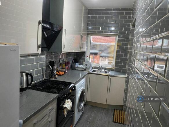 2 bed Terraced to rent Image 5