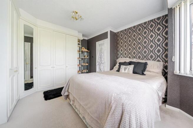 5 bed Semi-Detached for sale Image 10