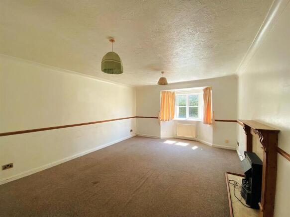 29 Charters Towers - Lounge1.jpg