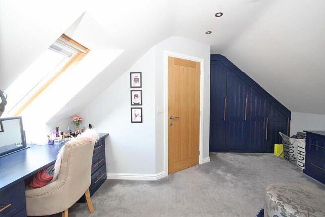 Bedroom 6 or dressing room 