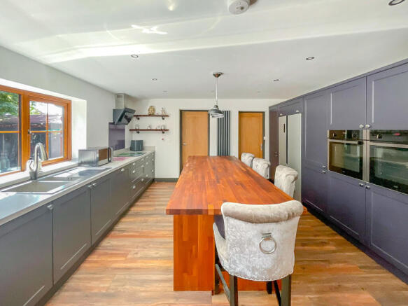 4 bed Detached for sale Image 6