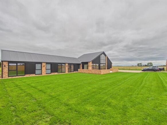 Thorpes Barn Photos (3).jpg