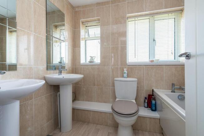308 Lonsdale Drive bathroom.jpg