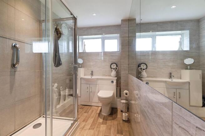 3 bed Flat for sale Image 10