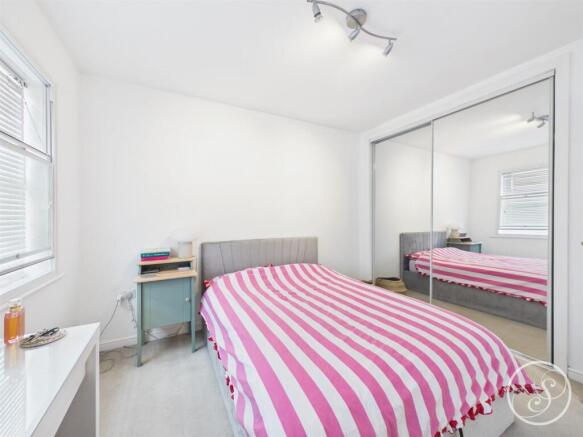 2 bed Apartment for sale Image 9