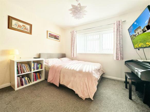 Bedroom 2.JPG