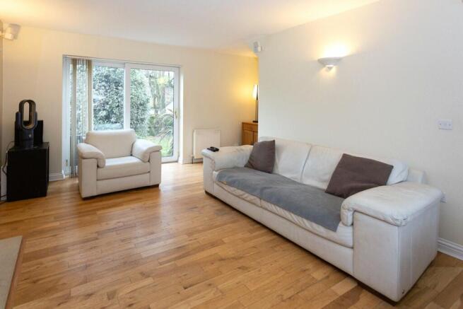 4 bed Detached for sale Image 8