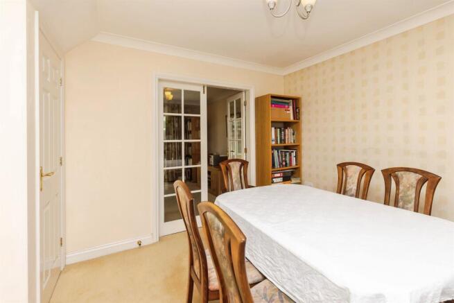4 bed Detached for sale Image 6