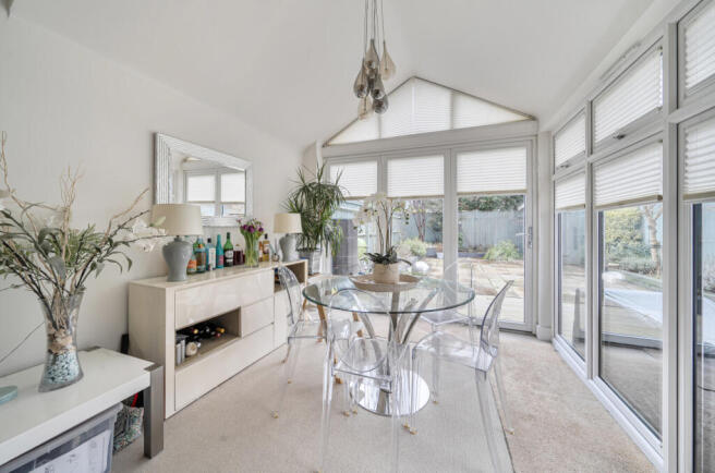 1408730-19-698b42...