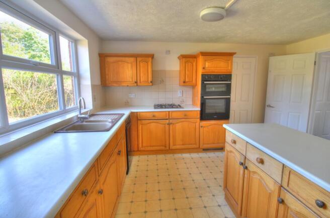 Kitchen photo three