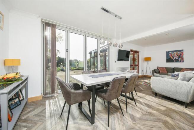 Dining Room2.jpg